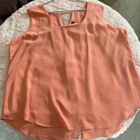 Ladies 2x peach no sleeve blouse - Picture 3 of 4